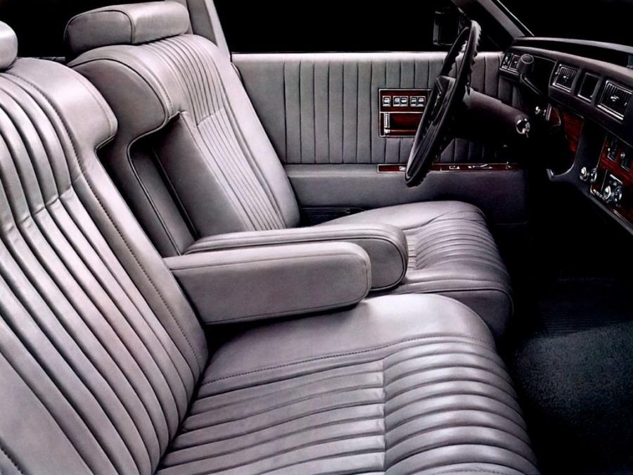 Интерьер Cadillac Seville Elegante 1975 года  (фото 8 из 17)